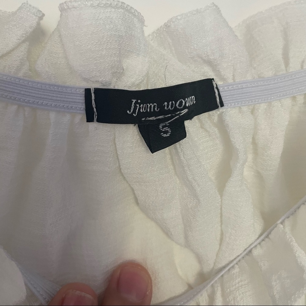 White top 🤍🤍🤍 - Picture 4 of 6